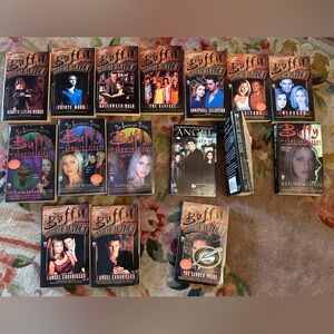 Lot of 16 Buffy the vampire slayer paperbacks